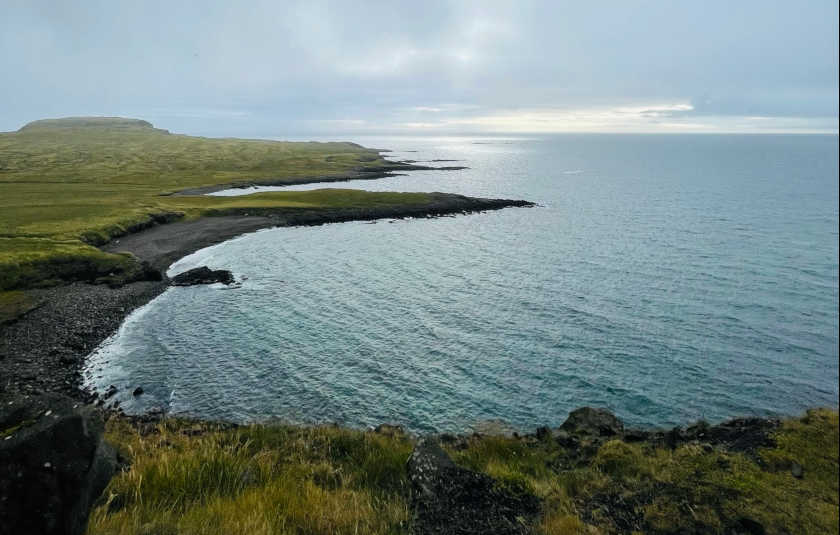 Parte de la costa oriental islandesa a lo largo de aproximadamente 230 kilómetros, cruzando pequeños pueblos pesqueros y bordeando los fiordos